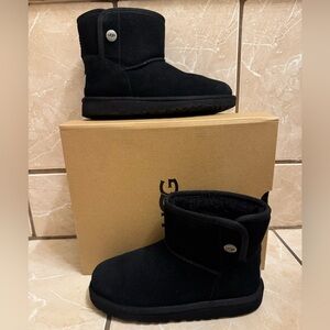 UGG Boots Girls Big Kids Size 3